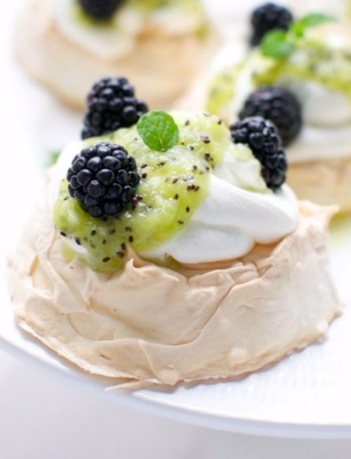 Blackberry Kiwi Pavlova