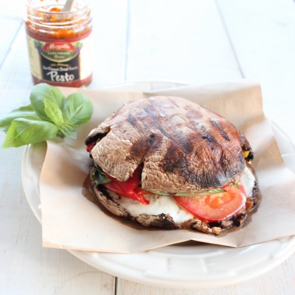 Les champignons Portobello font un sandwich copieux