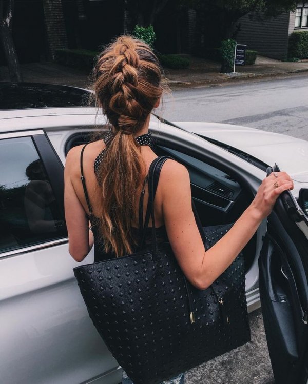 Hair, Vehicle door, Shoulder, Hairstyle, Vehicle,