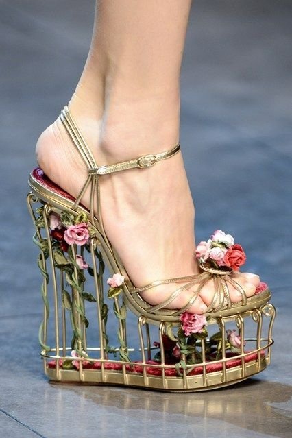 footwear,leg,high heeled footwear,shoe,spring,