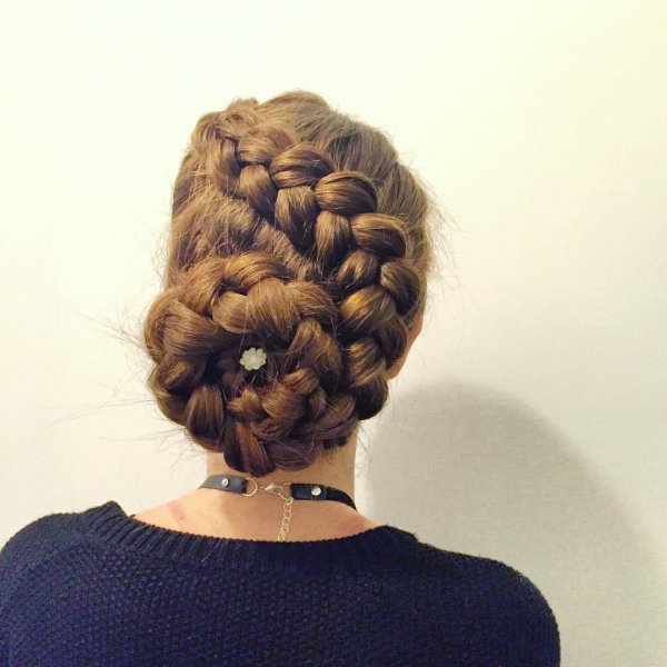 Try These 21 Amazing Flower Braids ... Hair