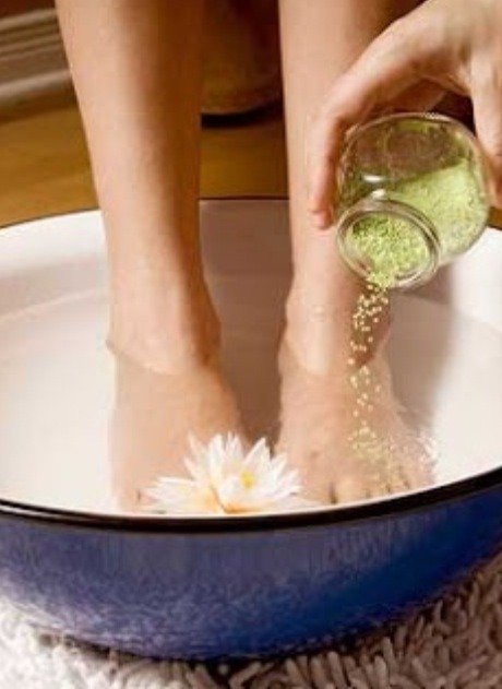 Easy Peppermint Foot Soak