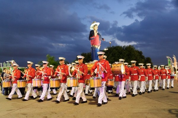 Crane Your Neck at State Fair of Texas