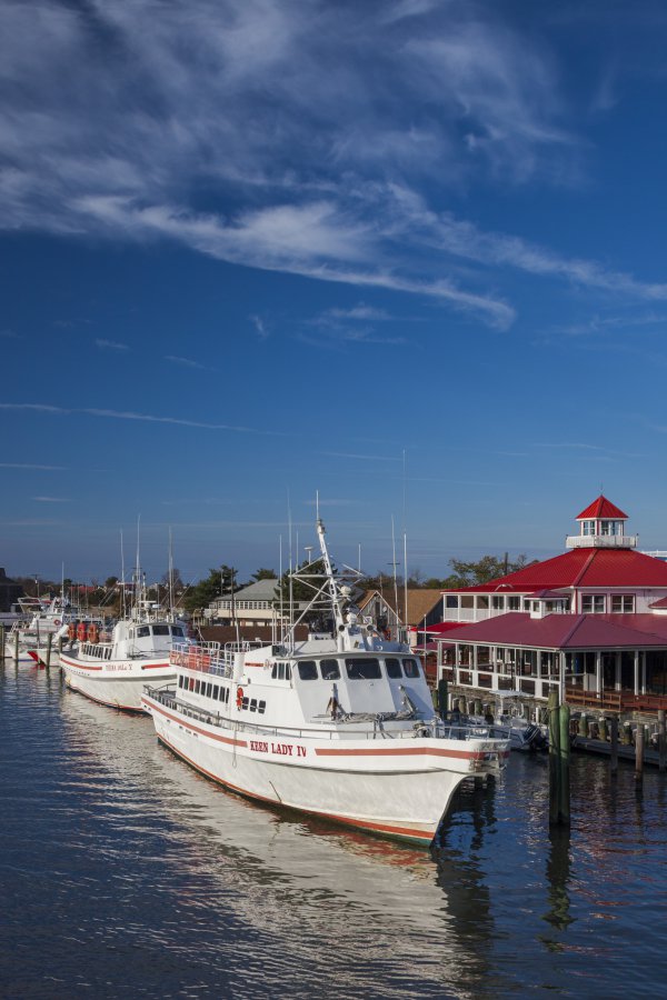 waterway, sky, water transportation, boat, harbor,