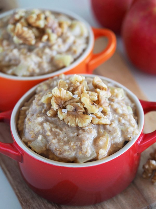 Oatmeal with Walnuts and Berries