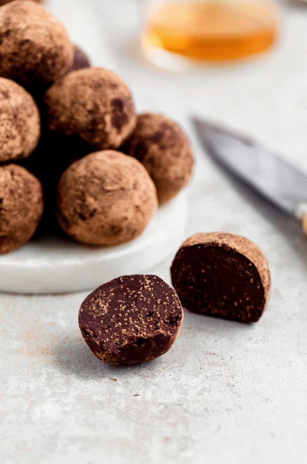 Rum ball, Food, Chocolate truffle, Bourbon ball, Dish,