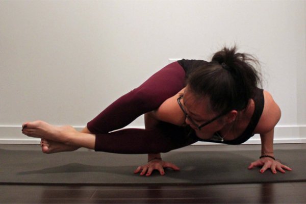 Backupyogi - Dein Rücken. Dein Yoga. - New Yoga Pose: Crazy Spider Crow  🕷🦅😂 I realised that I don't really do the crazy, ego-petting,  pretzel-like poses anymore and I'm fine with