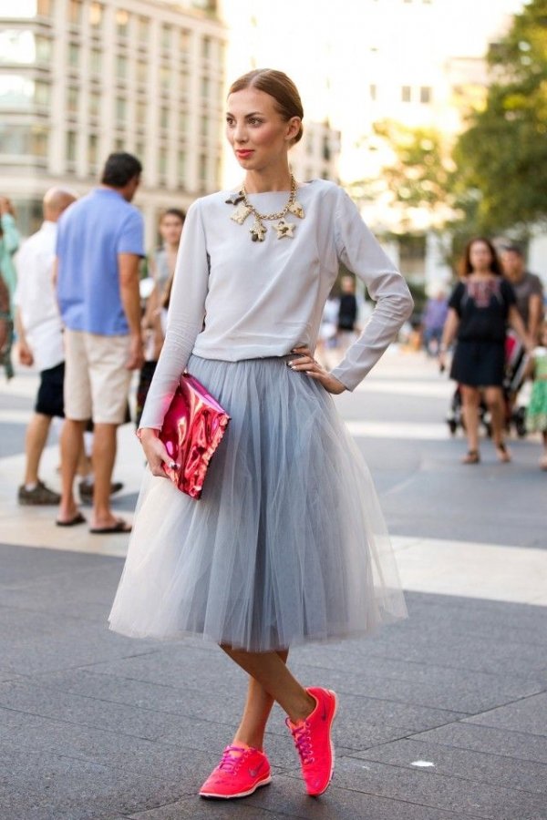 tulle skirt. denim jacket with chaing. street chic. style