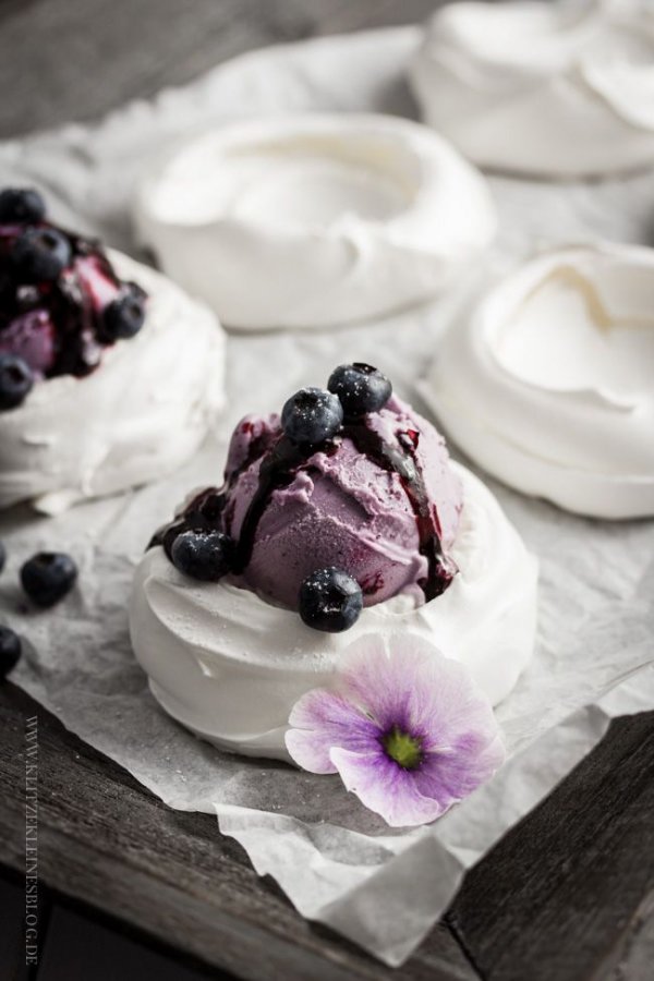 Blueberry Pavlovas
