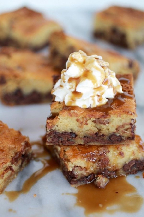 Ooey Gooey Caramel Dessert Bars