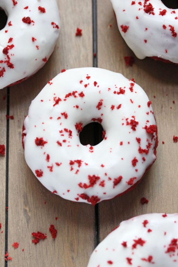 Baked Red Velvet Donuts