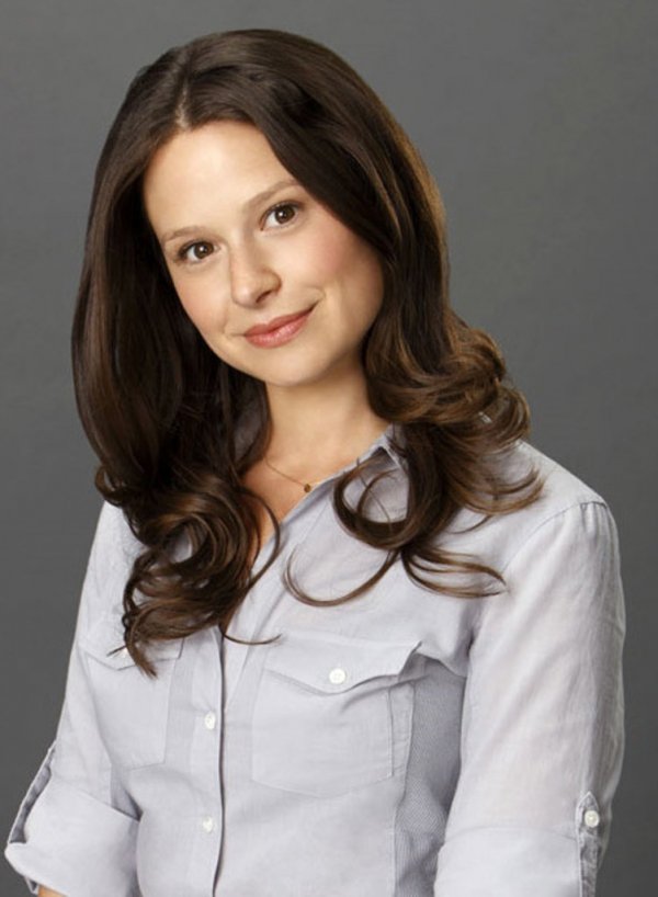 Katie Lowes