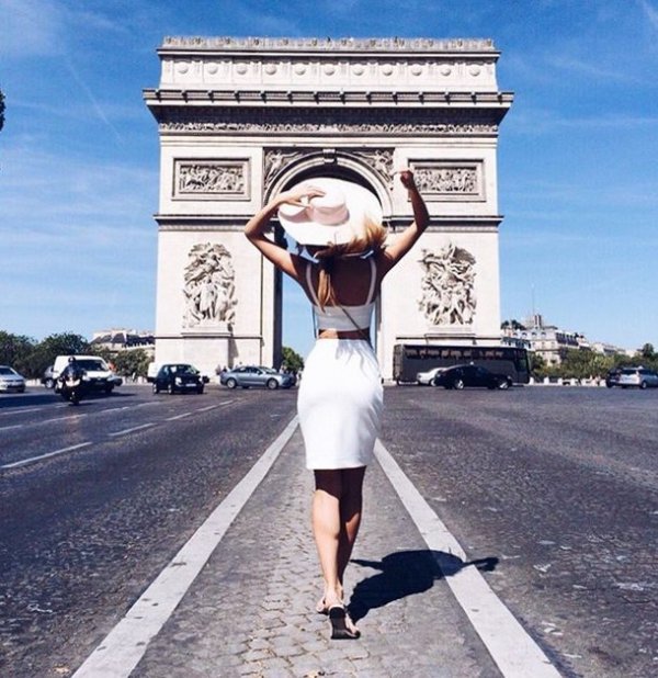 Arc de Triomphe, advertising,