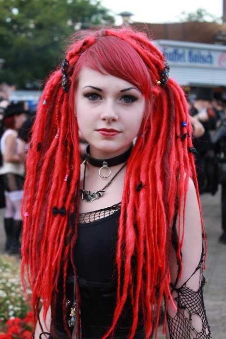 hair,human hair color,clothing,red,hairstyle,