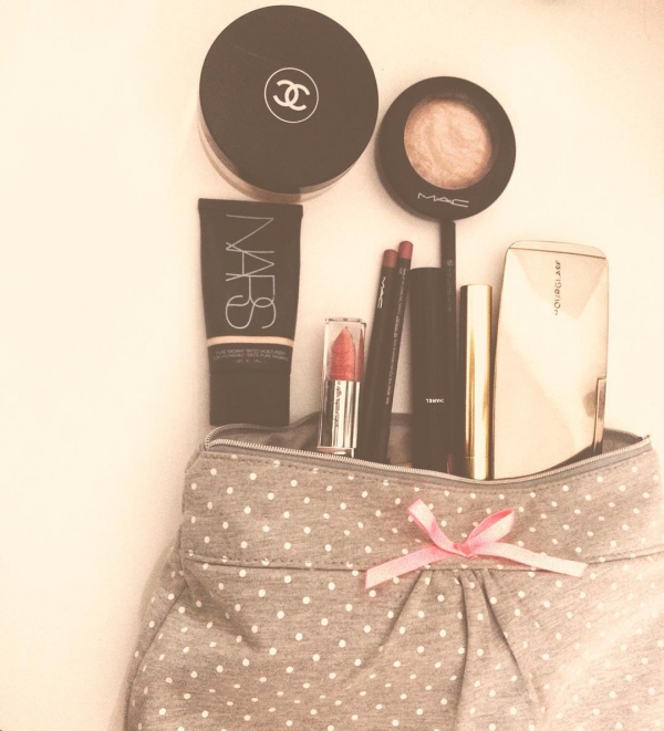 Carry Your Cosmetics with You