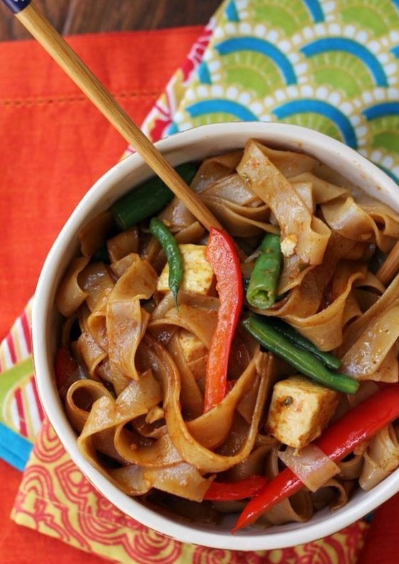 Drunken Noodles with Tofu and Peppers