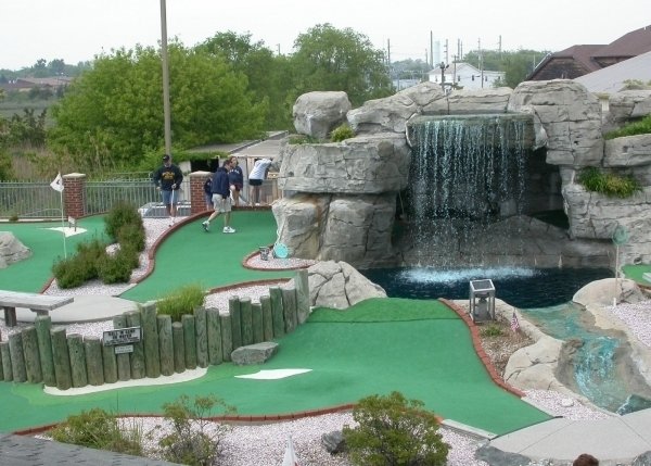 Play Miniature Golf