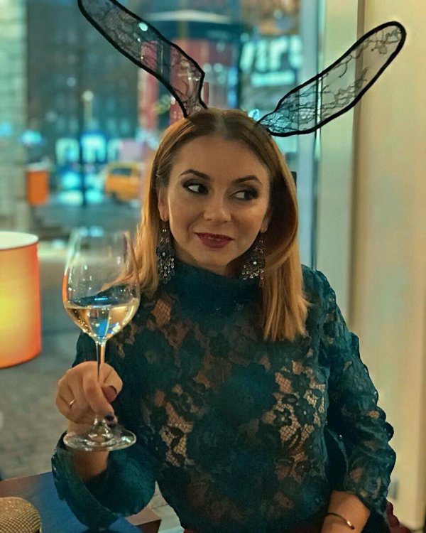 hairstyle, fashion accessory, girl, product, long hair,