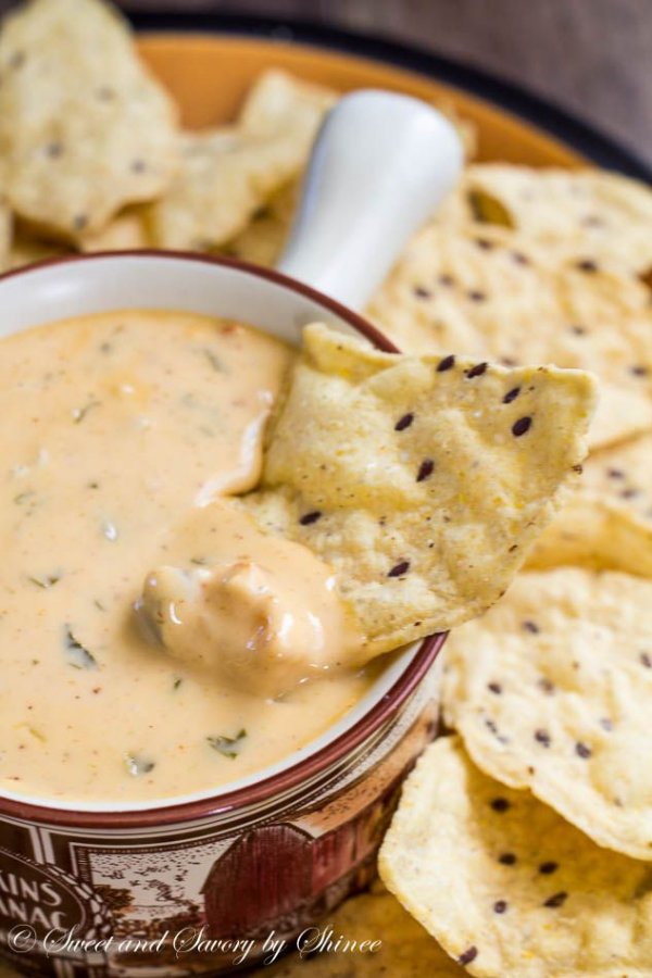 Hot Cheese Dip with Sesame Seed Chips