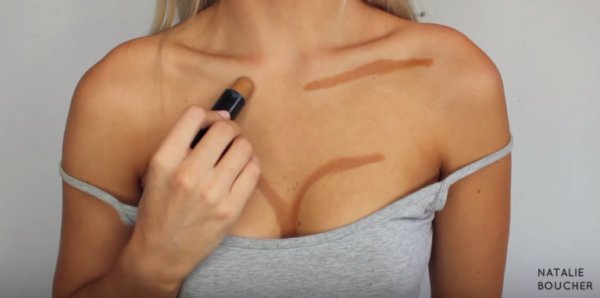 Pay Close Attention to Where This Woman Has Bronzer on Her Chest