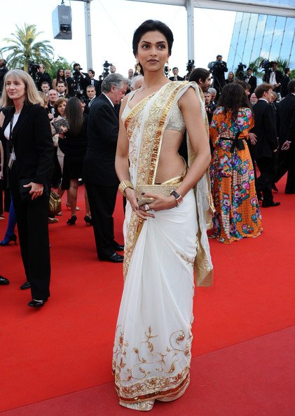 Ethereal in This Rohit Bal Saree