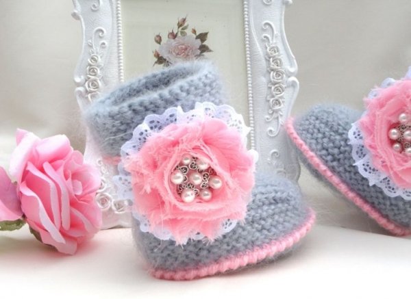 pink,clothing,fashion accessory,crochet,art,