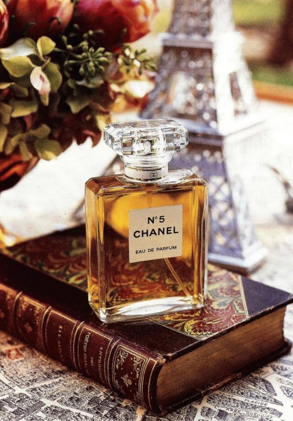 Smell of success: How Chanel No 5 gained a sprinkling of stardust, Chanel