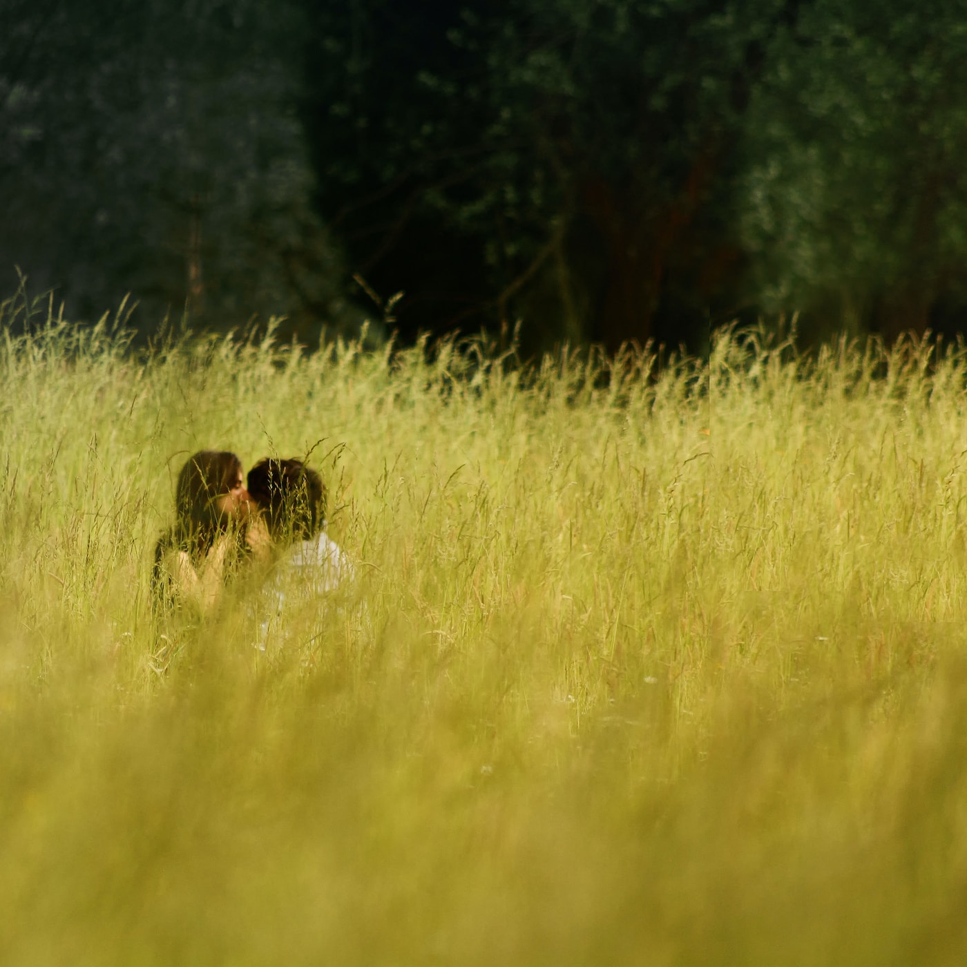Summer Loving  the Most Seductive Kissing Spots for the Season ...