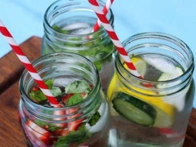 7 Helpful Ways to Drink 8 Glasses of Water a Day and Enjoy Them ...