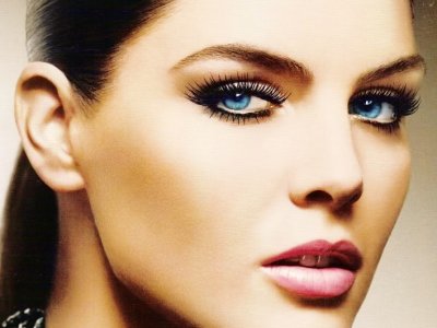 7 Tips for Naturally Looking False Lashes ...