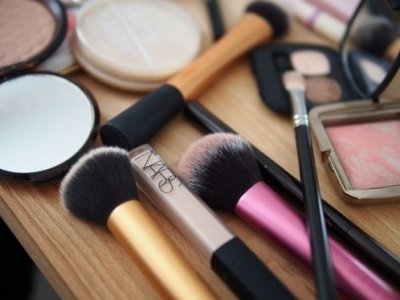 7 Reasons to Clean Your Makeup Brushes ...