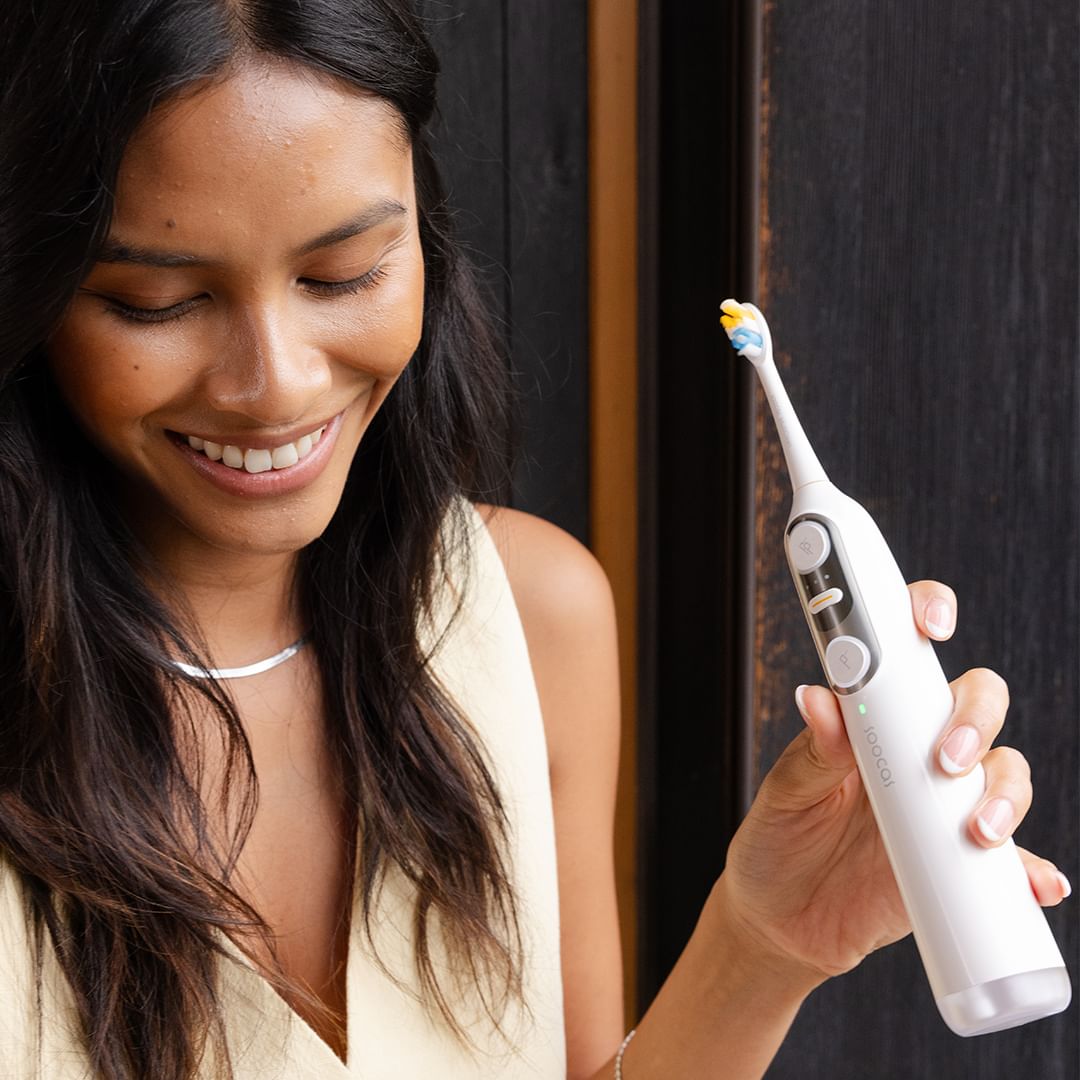 Effortless Oral Care with Soocas NEOS II - A Modern Solution for the Modern Woman