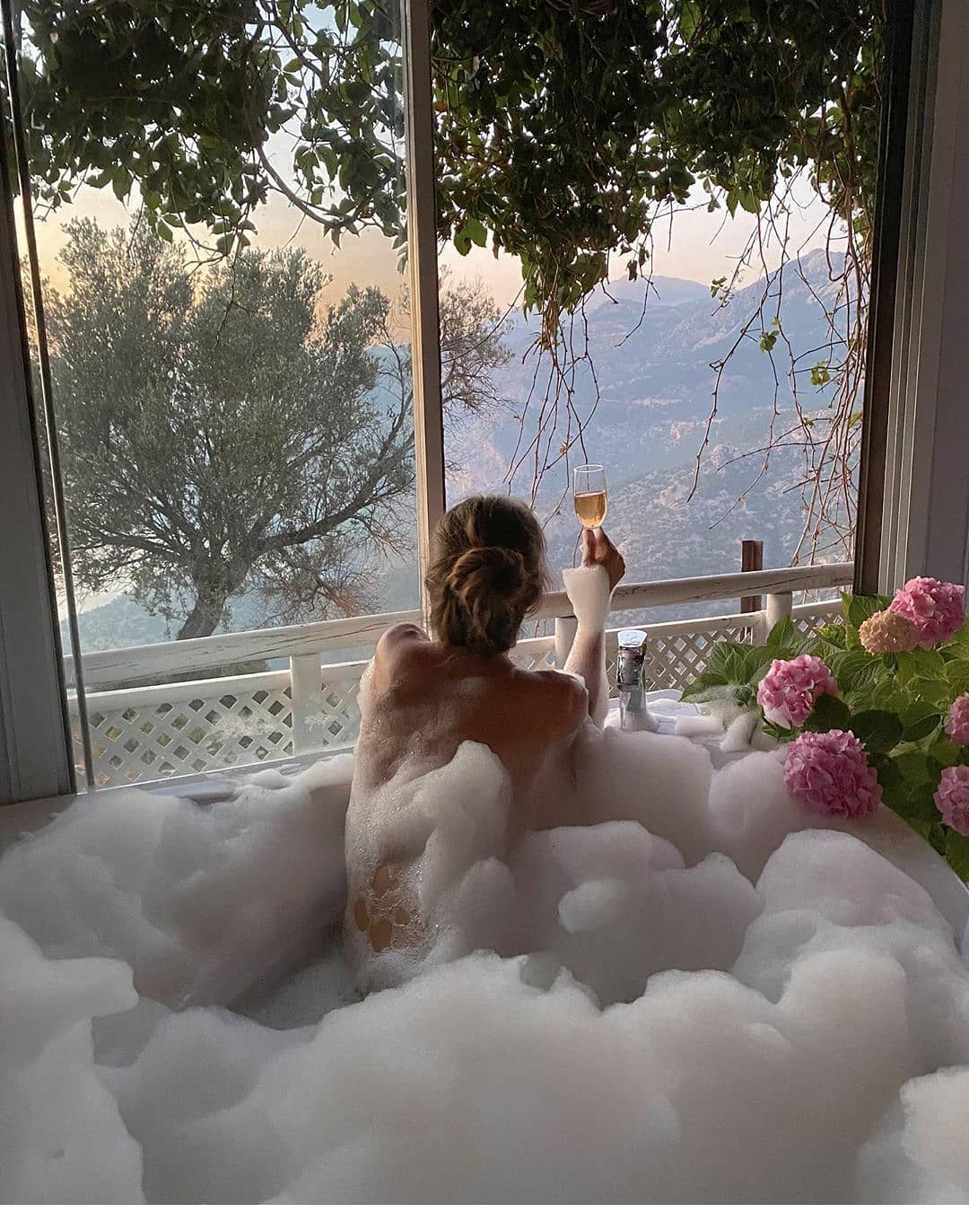 Simple Step-by-step Guide the Most Luxurious Bubble Bath of Your Life ...