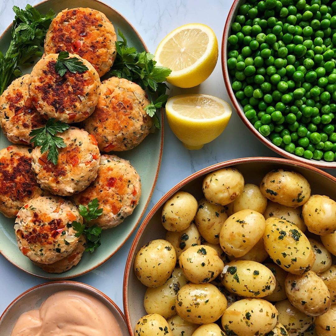 Delicious Recipe for Salmon Fishcakes with Tangy Tomato Salsa ...