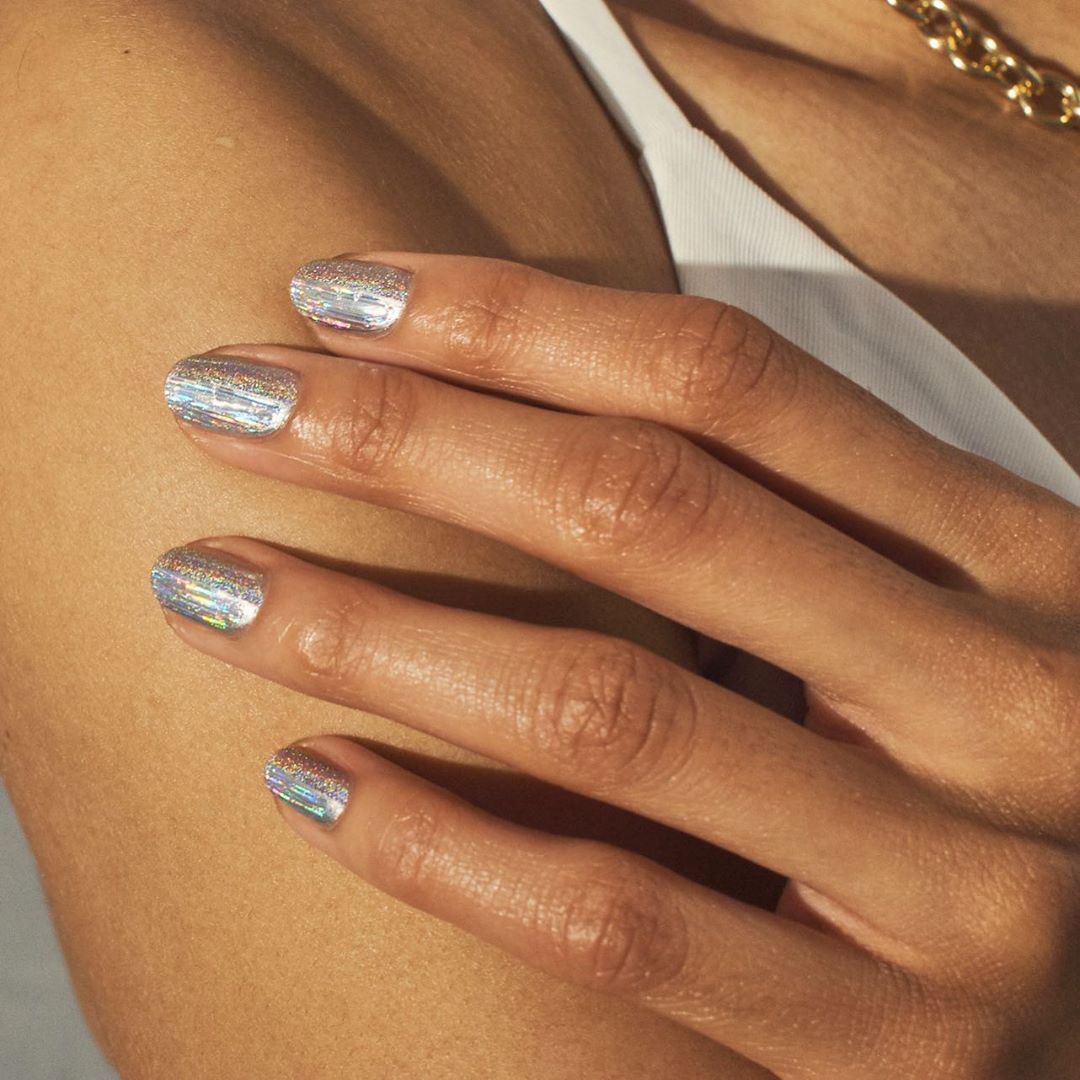 23 Metallic Polishes Thatll Draw Attention to Your Nails ...