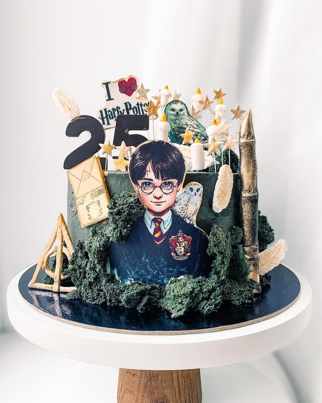 30 Harry Potter Birthday Cake Ideas : Spell Books & Golden Snitch Cake  Topper