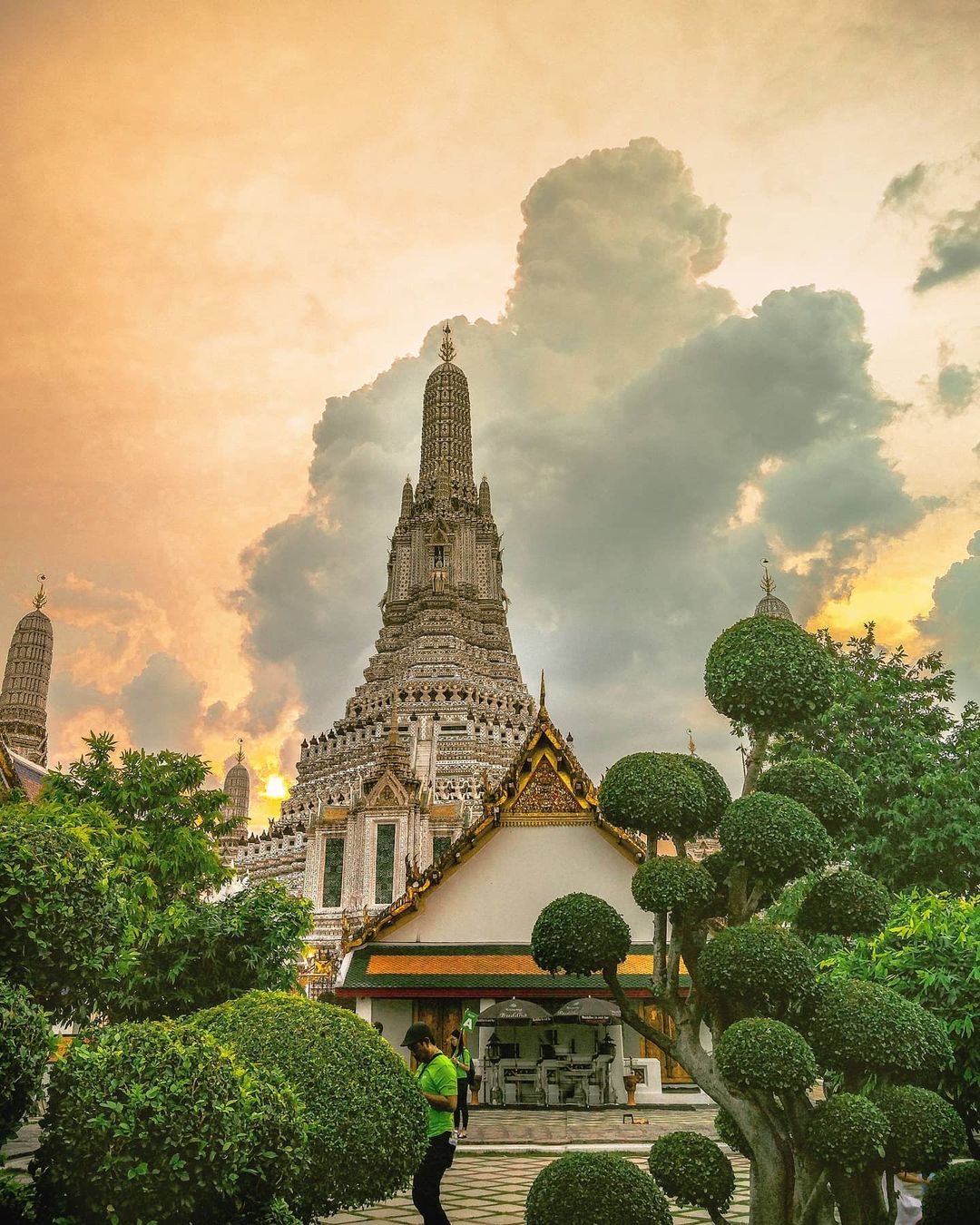 10 Amazing and Revered Buddhist Temples ...