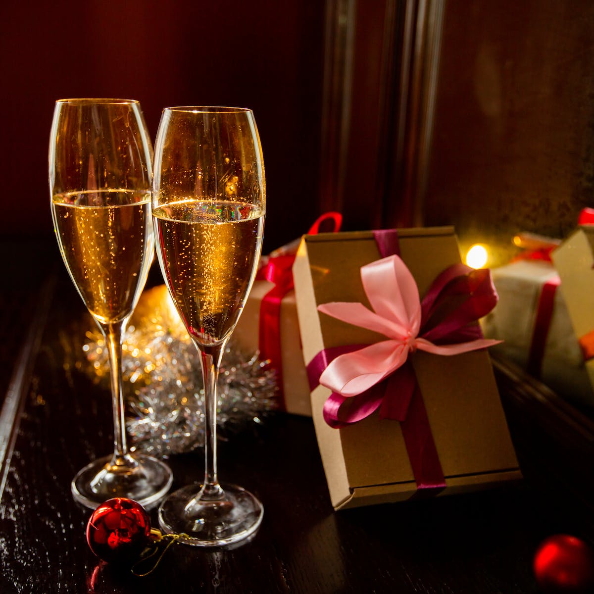 Mistletoe Magic Unleash the Romance with Super-Cute Christmas Date Ideas ...