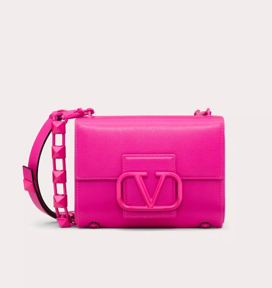 5 Barbie Pink Designer Handbags Every Fashionista Must Have in