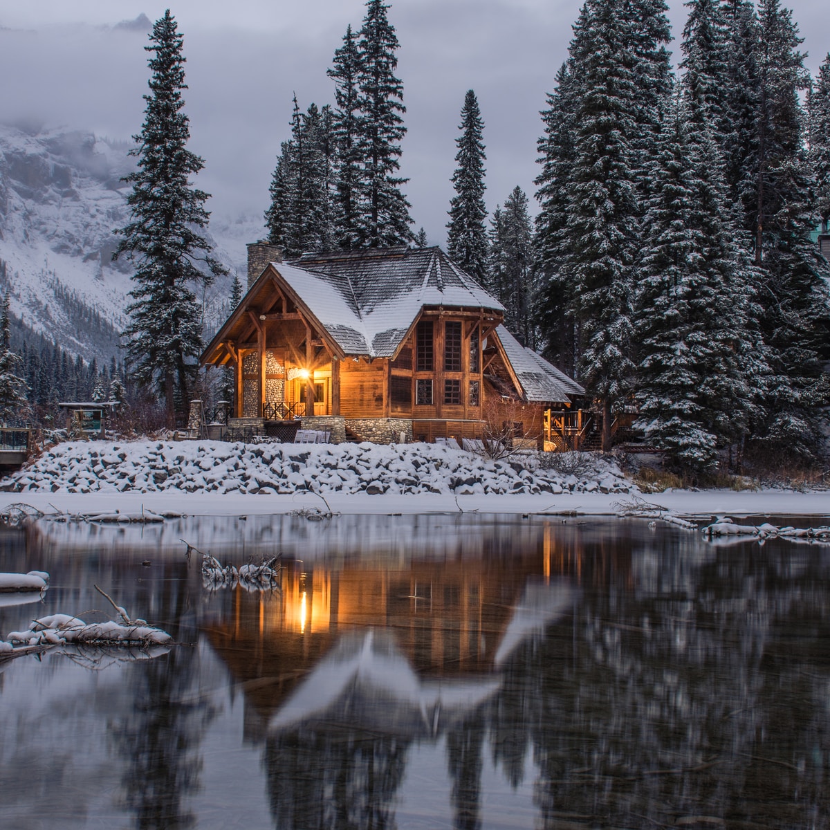 7 Wonderfully  Festive Places to Spend Christmas ...