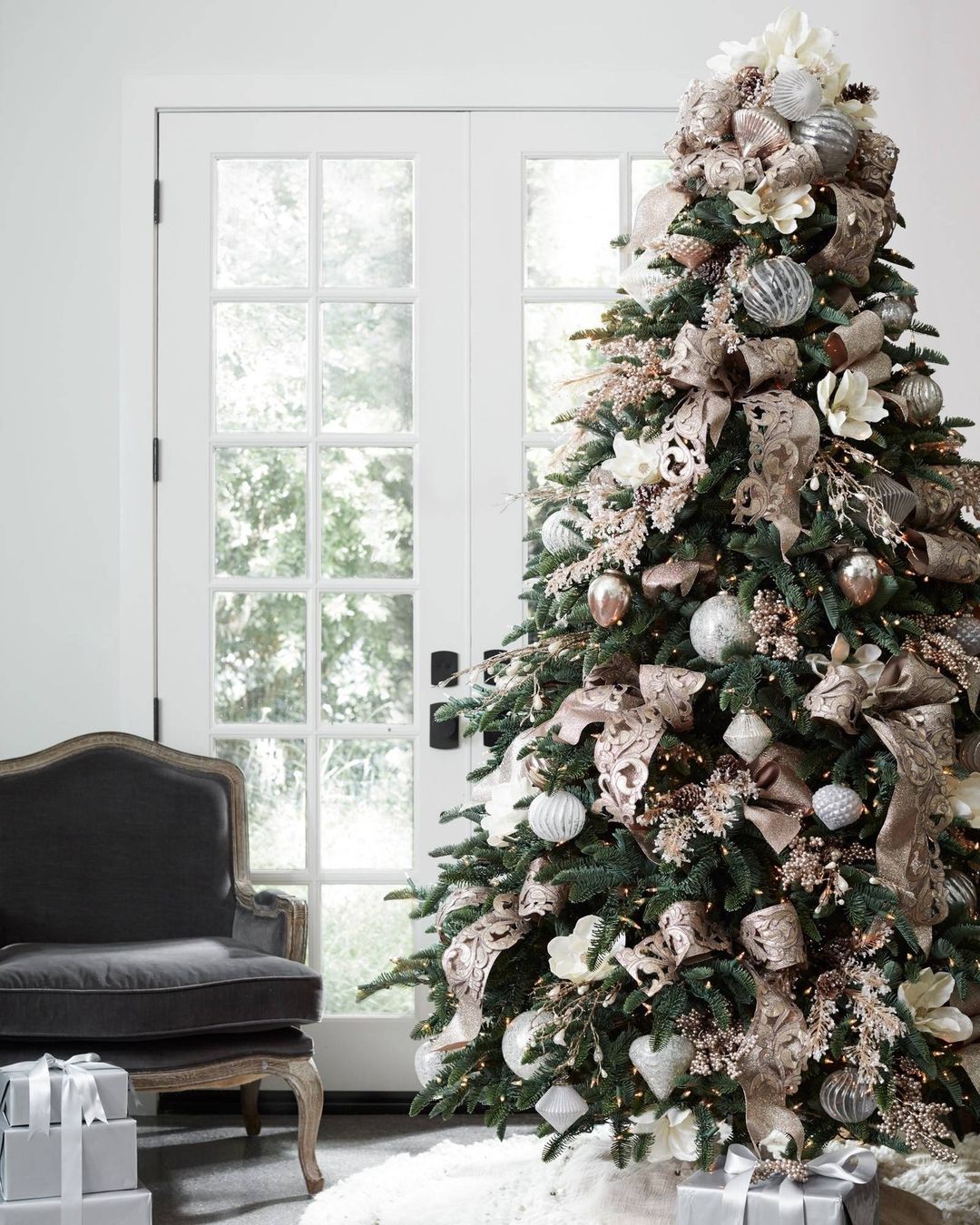 12 Top Tips on Decorating Christmas Trees ...