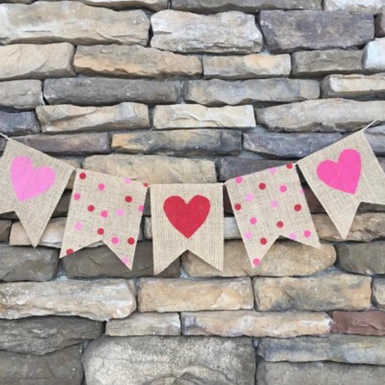 7 Last-Minute DIY Valentine Banners That Are Quick and Easy to Make ...