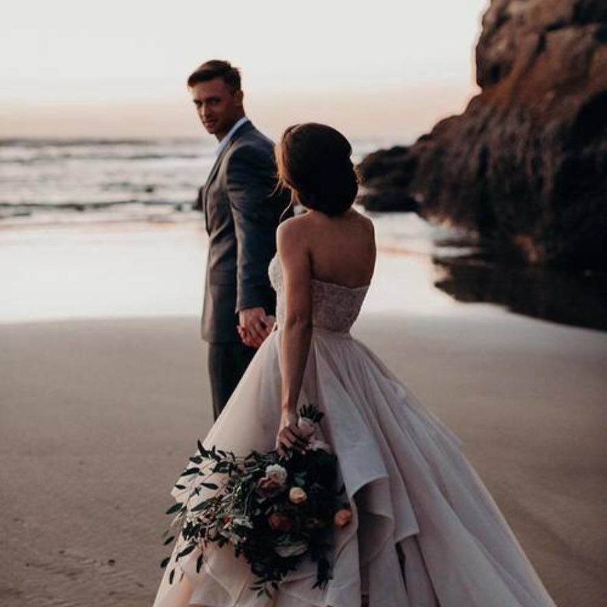 7 Wonderful Wedding Dresses from Etsy