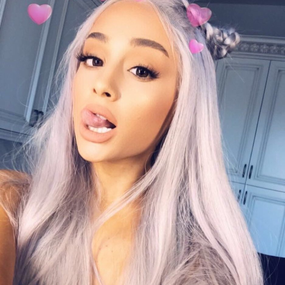 Iconic  Ariana Grande Looks That We Adore ...