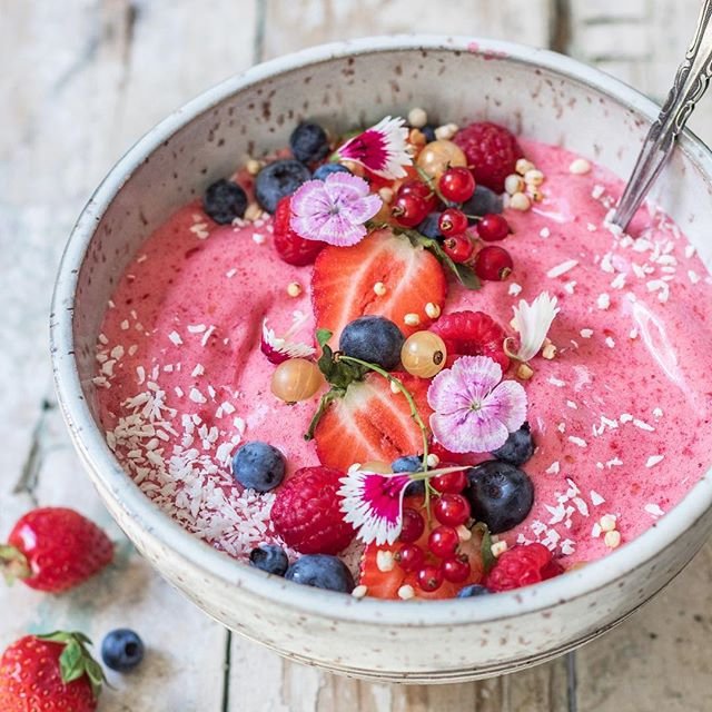 22 of Today's Dreamy 💭 Healthy Eats for Ladies 🙋🏼🙋🏻🙋🏿🙋🏽 Who Want to Fuel ⛽️ Their Workouts 💪🏼 ...