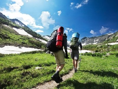 7 Essential Items You Should Take on a Hike ...