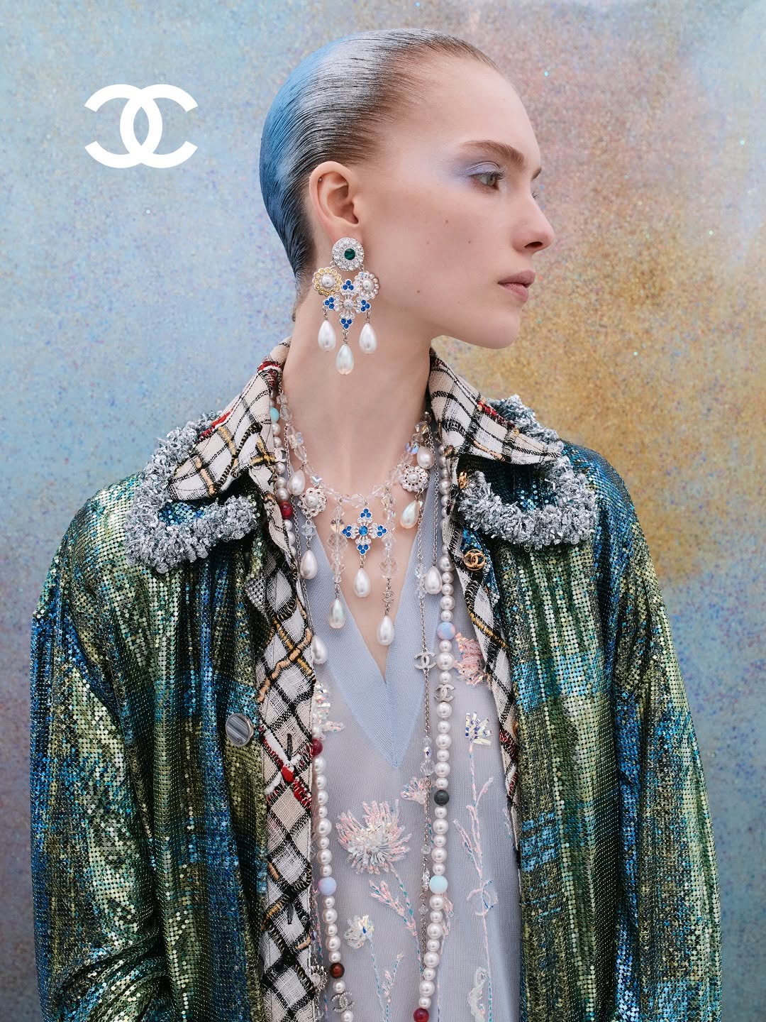 जब शनेल (CHANEL) की परिकल्पना में पेस्टल और मेटालिक एक साथ थिरकते हैं