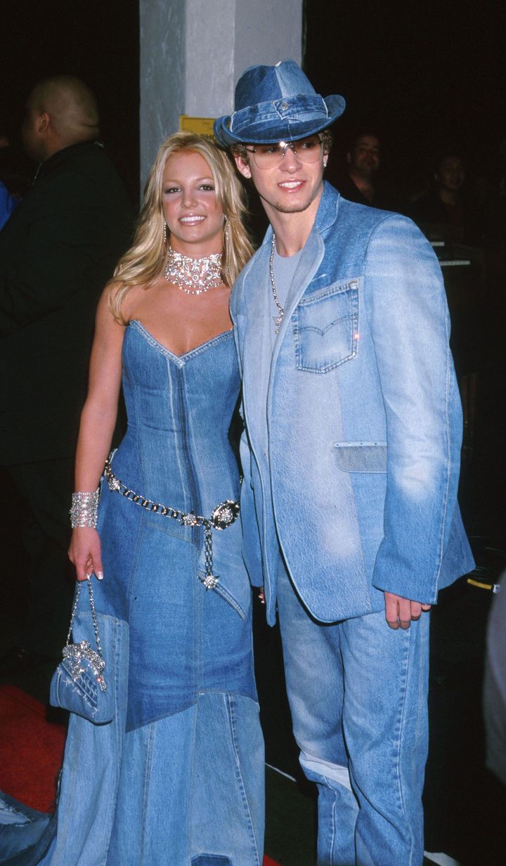 73. Britney Spears – American Music Awards, 2001