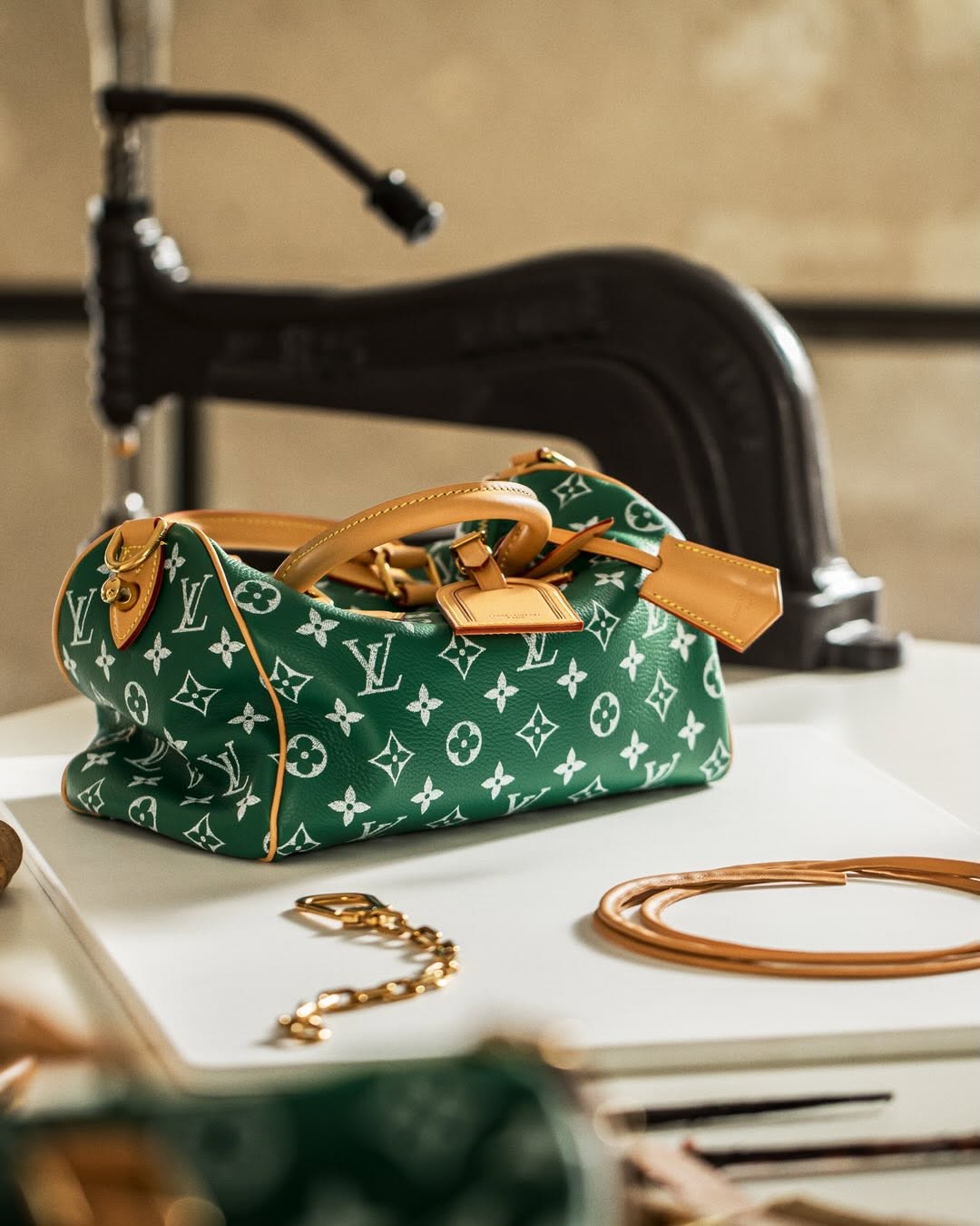 Révélation des secrets de l'artisanat du cuir de Louis Vuitton...