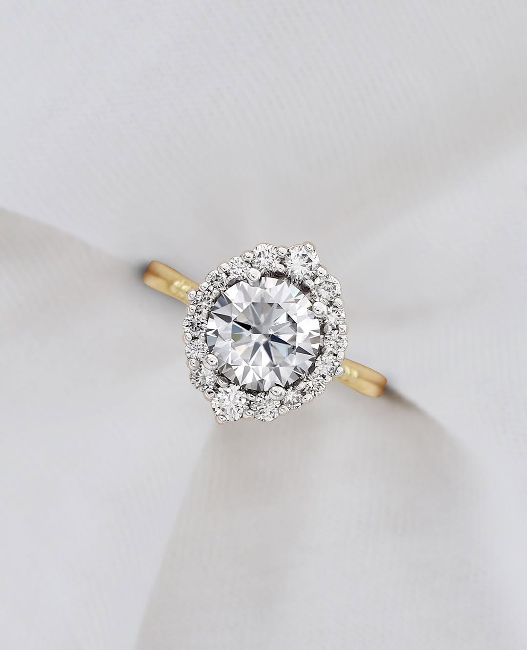The Warm Revival of Yellow Gold Diamond Engagement Rings